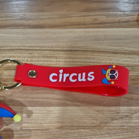 POMNI Jester Keychain, The Amazing Digital Circus - Picture 4 of 5